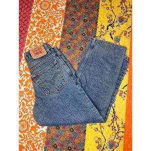 Levi's jeans size 25x25. 10 reg. Red tab 550 relaxed fit. 100% cotton. Mexico